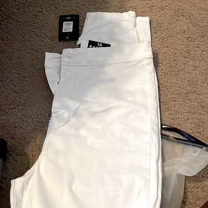 Fashion nova white stretchy jeans